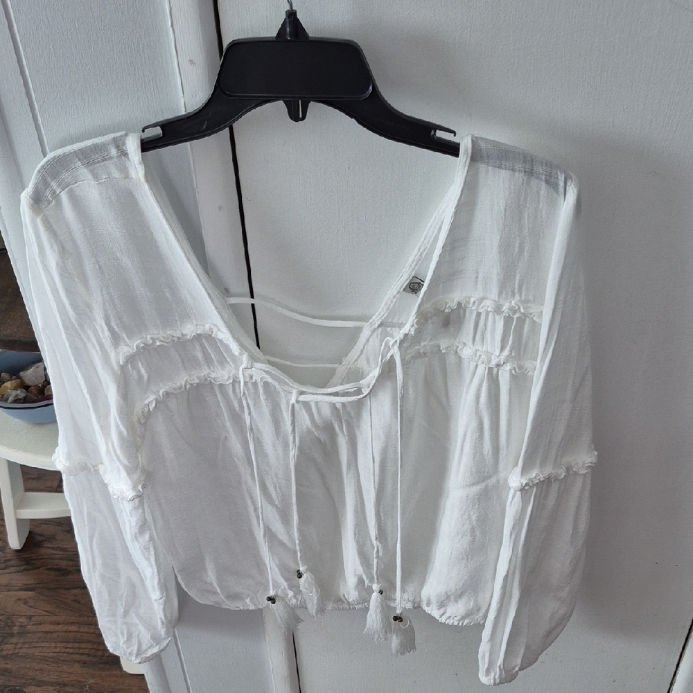Wjite American Rag Top. Size XL